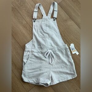 NWT Wallflower Romper Overall Shorts Textured Knit in Soft Gray Small Adjustable
